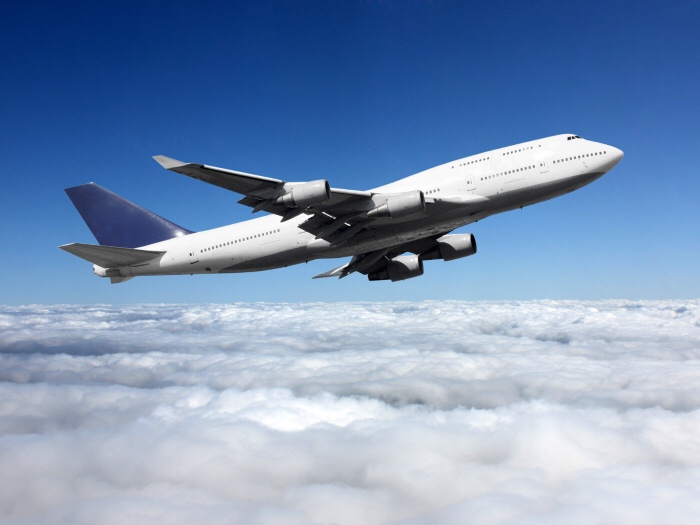 –Me haga el favor de poner el taxímetro… Y vaya girando a la derecha, que a Togo se va por ahí.