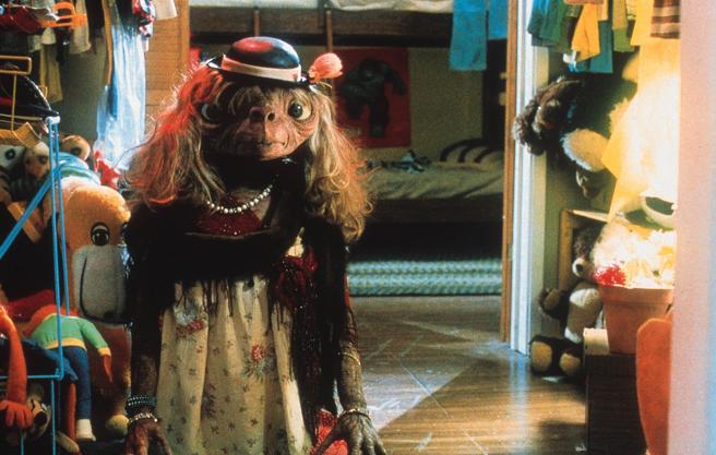 Fotograma de "ET: Resacón en la Tierra"